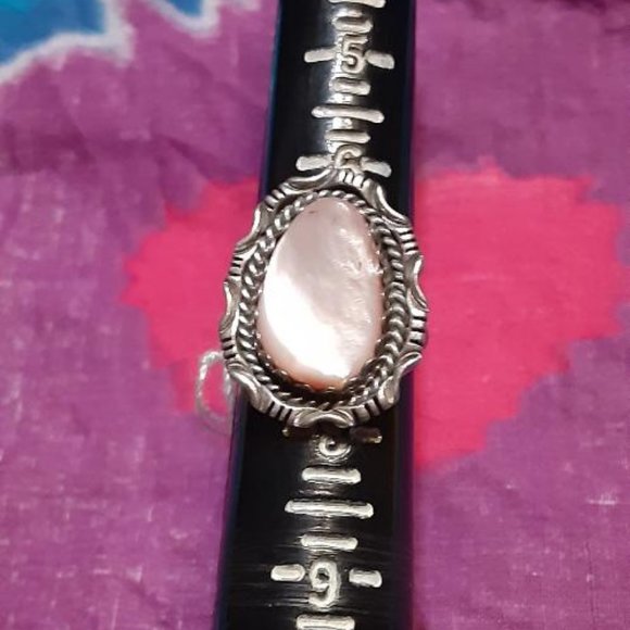 Mother of Pearl Ring Signed JE - Picture 2 of 6